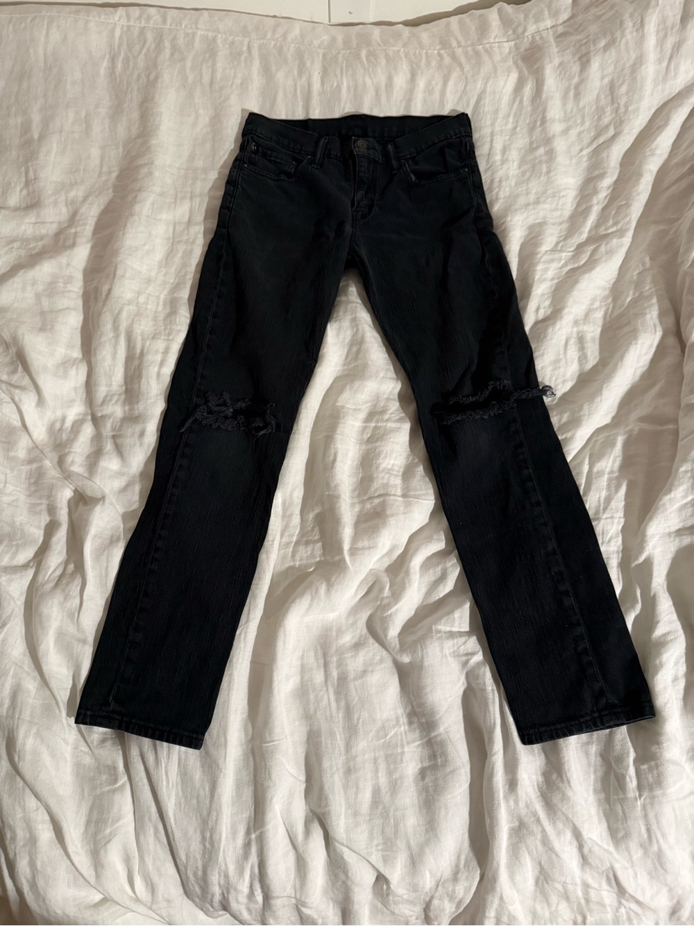 Men's Levi’s 511 Straight Black Jeans with Knee Rips